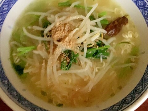 もやしと空心菜のサッポロ一番塩ラーメン醤油大蒜付